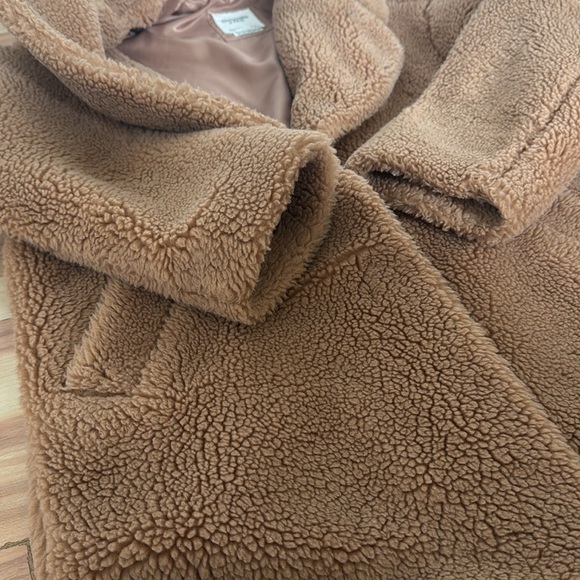 A&F Teddy Coat - Picture 6 of 6